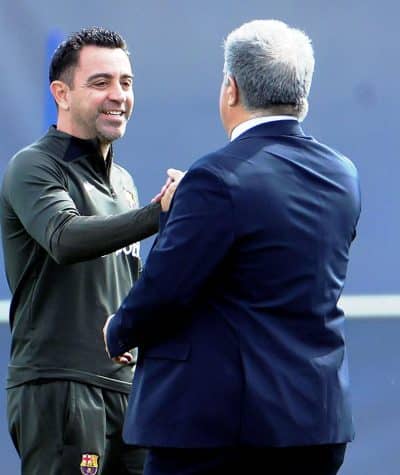 Xavi cumplirá el año de contrato con el Barcelona