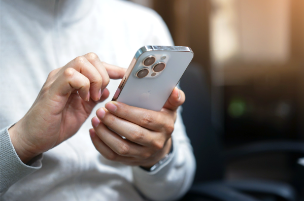 Guía de supervivencia digital para el aficionado: ¿Cómo seguir al Barça por Europa sin arruinarse en roaming? Holafly