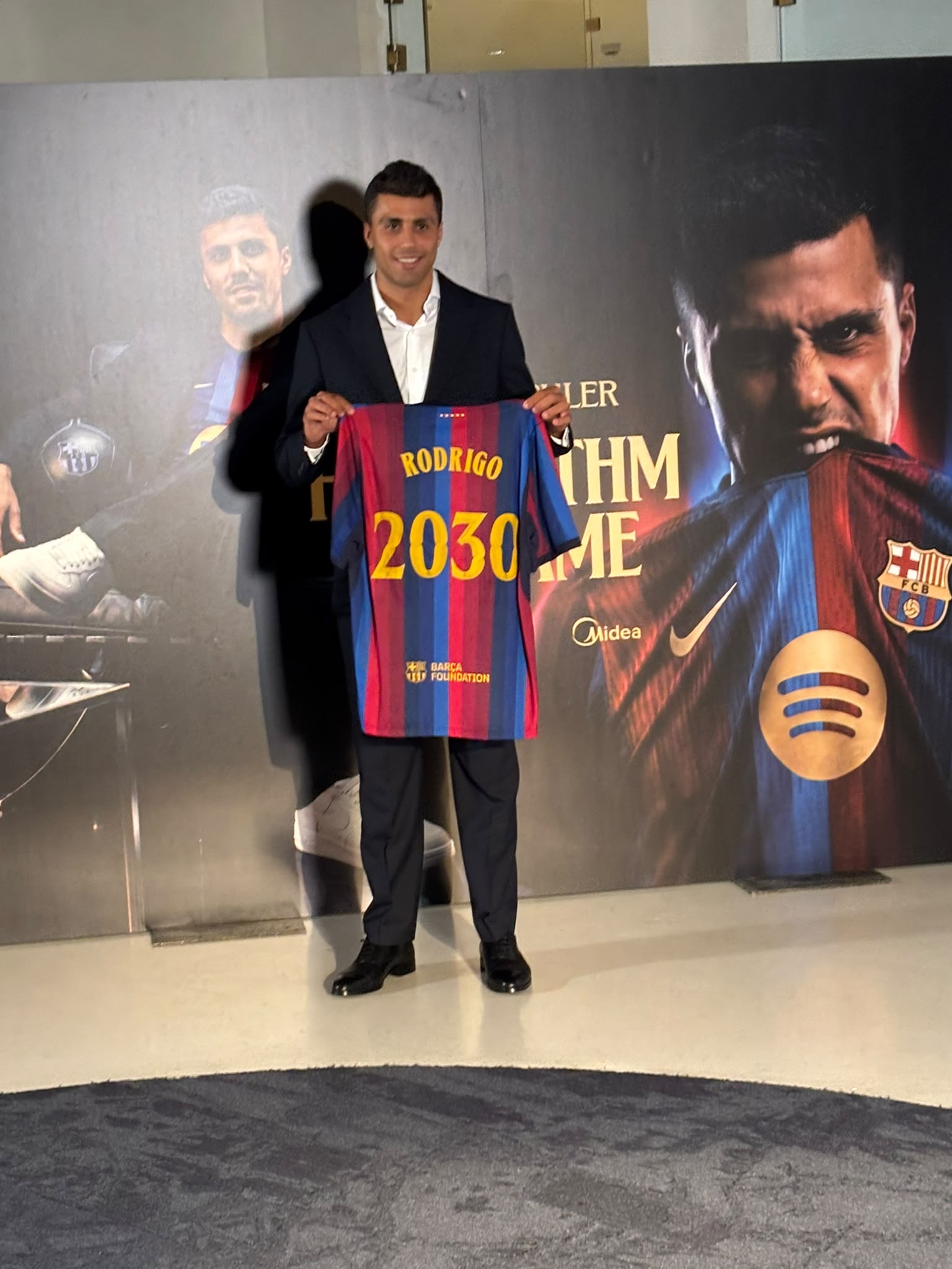 Oficial: Rodri ficha por el Barça y ya luce de blaugrana Oficial: Rodri ficha por el Barça y ya luce de blaugrana
