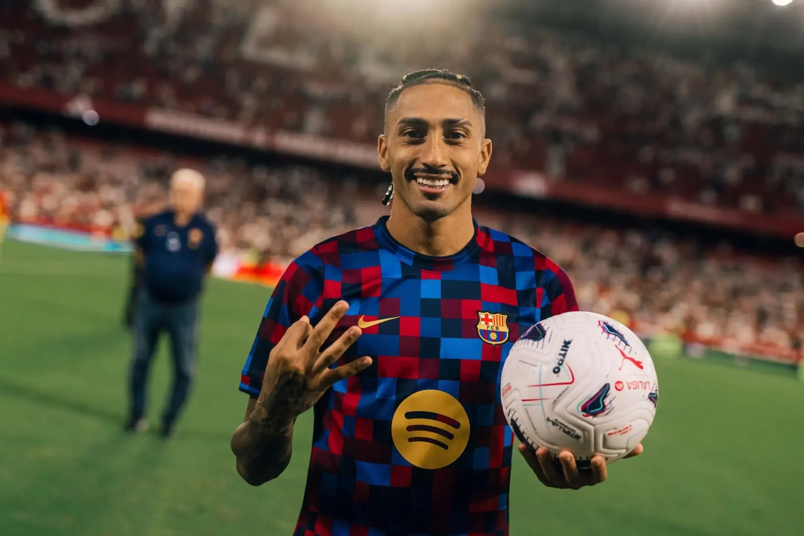 El mejor Raphinha con un hat-trick sirve para remontar en el Sanchéz Pizjuan El mejor Raphinha con un hat-trick sirve para remontar en el Sánchez Pizjuán