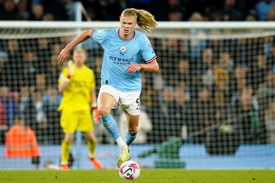 La sociedad De Bruyne-Haaland golea al Arsenal